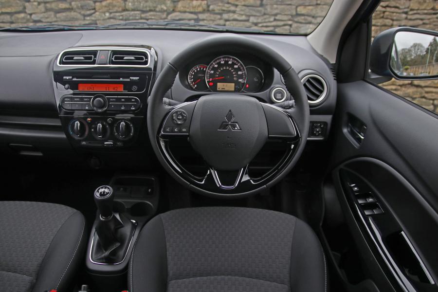 Торпедо Mitsubishi Mirage 2016 года  (UK) (фото 2 из 34)